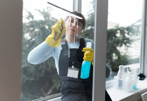 Nettoyage de vitres intérieures et extérieures au Monteil